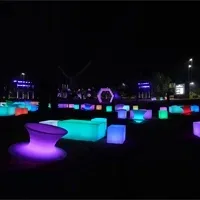 أثاث-مضيء-ملون-في-فعالية-ليلية